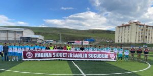 Futbol müsabakasında, Jandarmadan 'Kadına Şiddete Hayır' pankartı