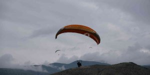 Erzincan'da Yamaç Paraşütü Hedef Şampiyonası