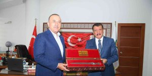 Bakan Çavuşoğlu'ndan valilik ve belediye ziyareti