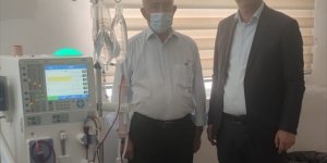 Böbrek yetmezliği bulunan hasta memleketindeki hastaneye diyaliz makinesi bağışladı