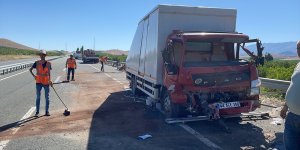 Malatya'da yolcu otobüsü ile kargo aracının çarpıştığı kazada 17 kişi yaralandı