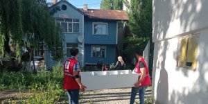 Kızılay çocuklara kitap ve kitaplık hediye etti