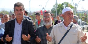 Ağrı 'da hacı adayları dualarla kutsal topraklara uğurlandı