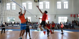 Gürpınar'da voleybol turnuvası sona erdi