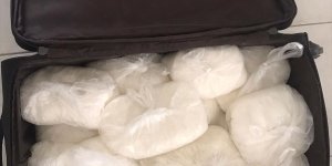 Ağrı'da İran uyruklu iki şüpheli otelde 25 kilo 704 gram uyuşturucuyla yakalandı