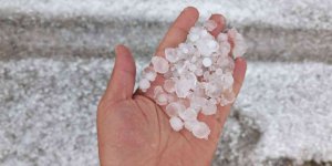 Taşlıçay'ı dolu vurdu