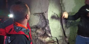 Deprem sonrası evlerde çatlaklar meydana geldi, Kaymakam Savar deprem bölgesinde incelemelerde bulundu