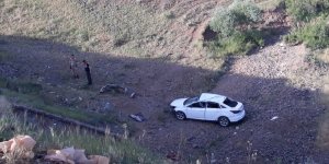 Bingöl'de şarampole devrilen otomobildeki 3 kişi yaralandı