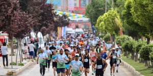 1. Van Denizi Yarı Maratonu başladı