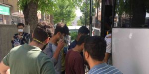 Kars'ta düzensiz göçmenler sınır dışı ediliyor
