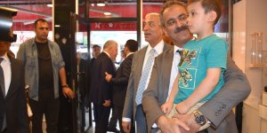 Milli Eğitim Bakanı Özer Kars'ta esnafı ziyaret etti