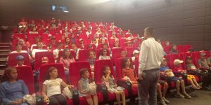 Ahıska Türkü çocukların sinema sevinci