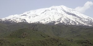 İranlı doğa ve dağcılık tutkunları zirve tırmanışı için Ağrı Dağı'nı seçti