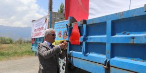 Erzincan'da traktörlerden kaynaklı kazaların önlenmesi için reflektör dağıtıldı