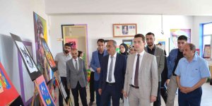 Öğrenciler, resimlerini sergiledi