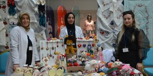 Tatvan'da yılsonu sergisi açıldı