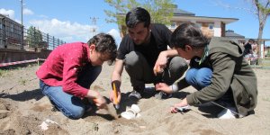 Ahlat'ta 'Minik Arkeologlar İş Başında Projesi'
