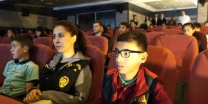 Okul okul gezen Muş polisi bin 500 öğrenciyi sinemayla buluşturdu