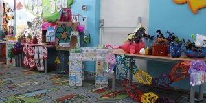 Ağrı'da anaokulu öğrencilerinden atık malzemelerle kostüm defilesi