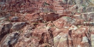 Iğdır'daki Gökkuşağı Tepeleri dron ile görüntülendi