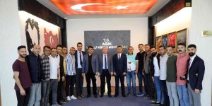 Ağrı Milli Eğitim Müdürü Hasan Kökrek, bölge birincisi olan halk oyunu ekibi ile bir araya geldi