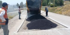 Özalp'ta alt yapı ve yol çalışmaları devam ediyor