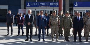 Pençe-Yıldırım Harekatı'nda şehit olan asker için Hakkari'de tören düzenlendi