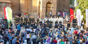 Akdamar Adası'nda çok dilli konser