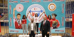 Türkiye Gençler ve 23 Yaş Altı Halter Şampiyonası devam ediyor