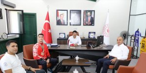 Şampiyon milli atlet Demir'den Ağrı Gençlik ve Spor İl Müdürü Çalgan'a ziyaret