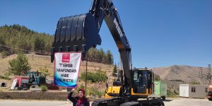 Türkiye Belediyeler Birliği, Keban Belediyesine ekskavatör hibe etti