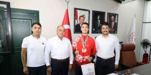 Balkan şampiyonu Ali Demir il müdürünü ziyaret etti