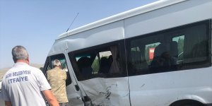 Ağrı Yücekapı beldesi mevkisinde trafik kazası: 12 yaralı