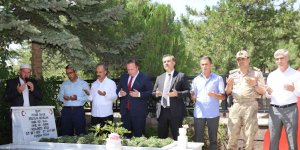 Ahlat'ta şehitlik ziyaret edildi