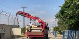 Gevaş İlçe Emniyet Amirliği önündeki yol 6 yıl aradan sonra tekrar ulaşıma açıldı