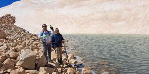 Van Gölü kirliliğine dikkat çekmek için Süphan Dağı'na tırmandılar