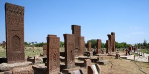 Selçuklu Meydan Mezarlığı'nda bayramda ziyaretçi yoğunluğu yaşandı
