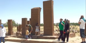 Açık hava müzesi Ahlat'ta bayram yoğunluğu
