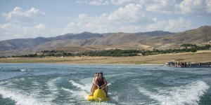 Tunceli'nin tarihi Pertek ilçesi su sporlarıyla adından söz ettiriyor