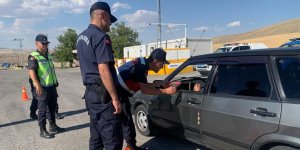 Jandarmadan hem denetim hem şeker ikramı