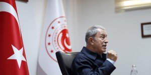 Bakan Akar, beraberindeki TSK komuta kademesi ile Dağlıca'da: