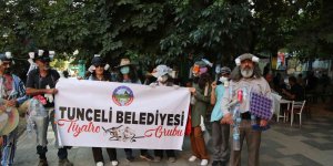 Tiyatro grubundan çevre kirliliğine dikkat çekmek için ilginç eylem