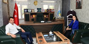 Çatak'ta tayini çıkan Hakim Öztürk, Belediye Başkanı Şeylan'ı ziyaret etti