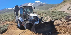 Dağcılar için Süphan Dağı'nda yol açma çalışması
