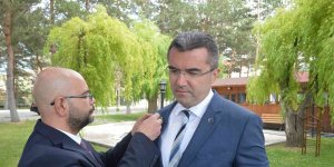 TEMA Vakfı il temsilcisi Demirceylan, Vali Memiş'i ziyaret edip rozet taktı