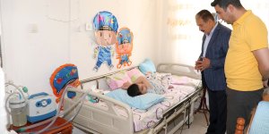 Malatya'da esnaf odasından engelli çocuğa tekerlekli sandalye desteği