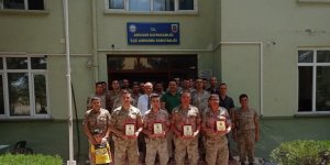 Jandarmalara plaketli uğurlama