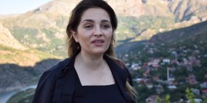 Rüzgar engeline rağmen yarasa atlayışı yapan Avusturalyalı sporcular nefesleri kesti