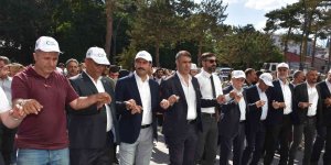 'Tatvan Doğu Anadolu Fuarı Kültür ve Sanat Festivali' kortej yürüyüşüyle başladı