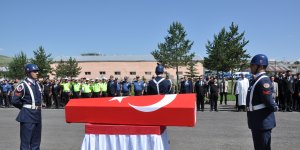 Kars'ta trafik kazasında hayatını kaybeden astsubayın cenazesi memleketine uğurlandı